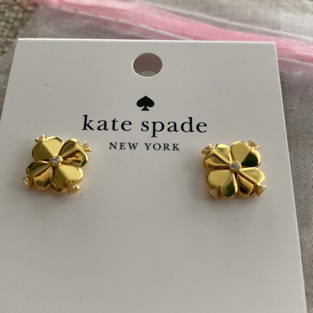 ♠️NWT kate spade flower stud earrings gold♠️
